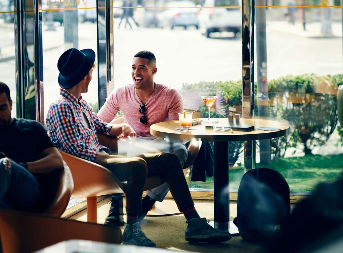 Résultat de recherche d'images pour "bartender & 2 gay men chating"