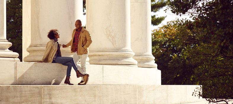 Admire the scenery of the Tidal Basin and the Jefferson Memorial